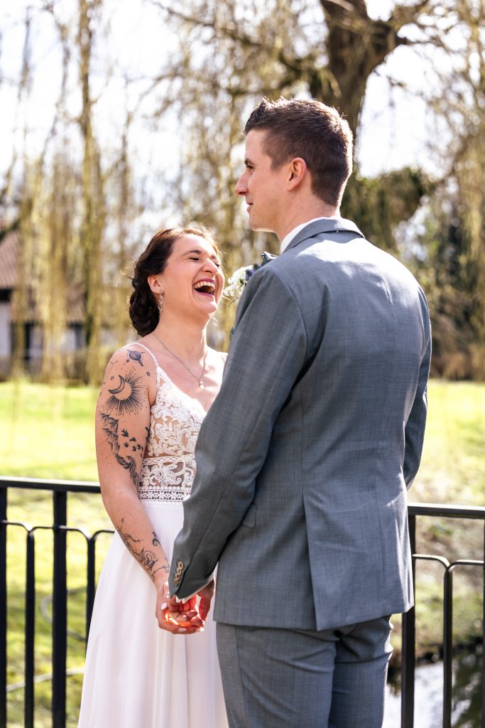 Foto eines Brautpaares am Hochzeitstag